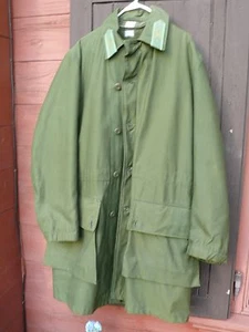 ABRIGO DE INVIERNO VERDE MILITAR con forro polar INSIGNIA CUELLO INFANTERÍA EN MUY BUENA CONDICIÓN - Imagen 1 de 9