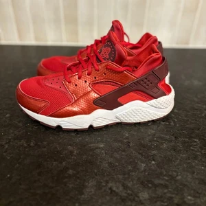 Nike Air Huarache Run University Red Womens Size 9.5 (634835-605) - Picture 1 of 6
