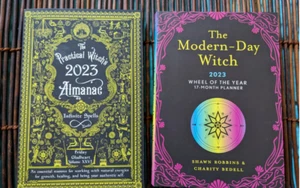 2023 Practical Witch's Almanac + 2023 Modern Day Witch Wheel of the Year Planner - Imagen 1 de 6