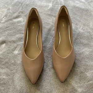 Clarks Violet55 Court Pump Heel Leather Womens Size 8 M - Picture 1 of 10