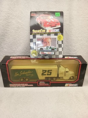 Tarjeta y soporte de coleccionista RC Ken Schrader Car and Hauler #25 1:64 nuevo de colección Foto 1 de 4