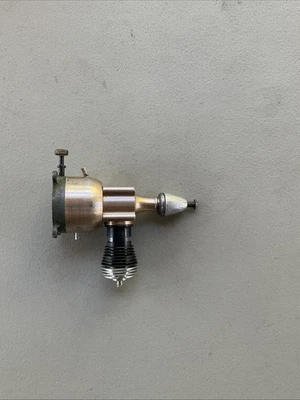 VINTAGE COX GOLDEN BEE 049 GLOW MODEL AIRPLANE ENGINE - Image 1 of 4