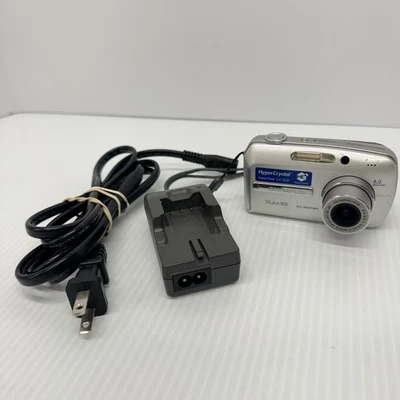 Cámara digital Olympus Stylus 800 hipercristal plateada con cargador de batería probado Foto 1 de 4