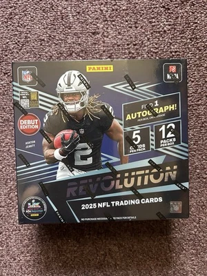 Tarjetas coleccionables de fútbol americano Panini Revolution 2025 caja premium nuevas Foto 1 de 4