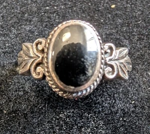 Ring Sterlingsilber gedrehter Draht und Blattseiten schwarzer Onyx Stein kleine Größe 8,5 - Bild 1 von 4