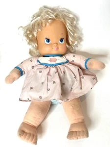 Muñeca bebé Phace 1994 no funciona súper linda 16” dedos cosquillas cerdito rubia azul - Imagen 1 de 4