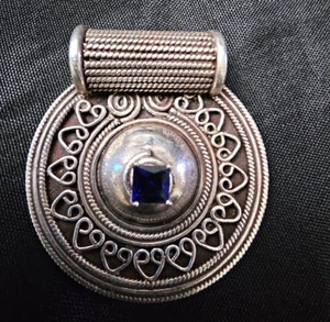 Large Round Silver 925 Shield Pendant Handcrafted Blue Stone Center Heavy - Picture 1 of 6