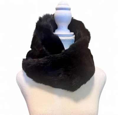 Bufanda con cuello de piel de conejo negro Armani 2014 - nueva con etiquetas y certificado de autenticidad   Foto 1 de 4