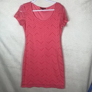 Tiana B. Dress Womens Medium Barbie Pink Short Sleeve Crochet Lined - Picture 1 of 8