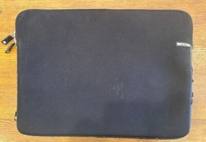 Incase Neoprene Classic Sleeve Black 15” Inch - Picture 1 of 6
