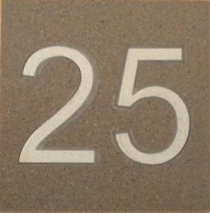 Hausnummer aus Steinzeug - Größe 12x12 cm - Bild 1 von 3