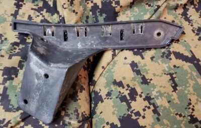 Soporte de retención lateral izquierdo para parachoques delantero Cadillac CTS CTS-V 2008-2015 GM fabricante de equipos originales Foto 1 de 4