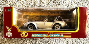 Road Legends 1964 Ford Shelby Cobra 427 S/C, silber 1:18 - Bild 1 von 6