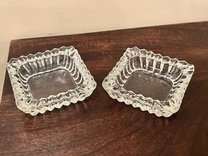 Ceniceros/platos pequeños cuadrados de cristal (años 60). - Imagen 1 de 3