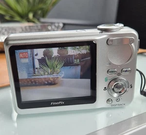 Fujifilm FinePix F460 - 5.1 MP Digital Camera Excellent Condition With Charger - Bild 1 von 8