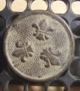 VERY RARE DUG. 1814-1830 French Bourbon Restoration button. - Bild 1 von 4