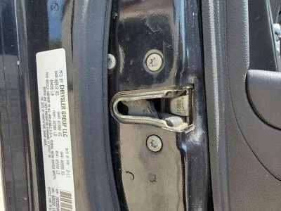 Conjunto de pestillo de puerta delantera izquierda Dodge Caliber 2010-2011 Foto 1 de 3