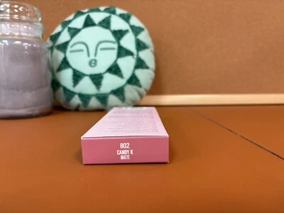 Kit de lápiz labial líquido mate y terciopelo KYLIE JENNER - Elige tu tono Foto 1 de 4