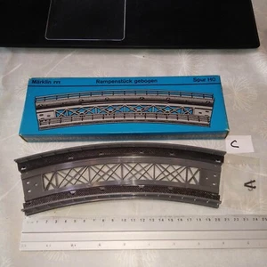 MARKLIN vintage RAMPE D'ACCES COURBE R 424,6 mm - ECHELLE HO 1/87 - boite C - Imagen 1 de 2
