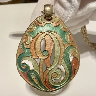 Ciondolo Vintage in Metallo Colore Giallo con Catena - Immagine 1 di 4