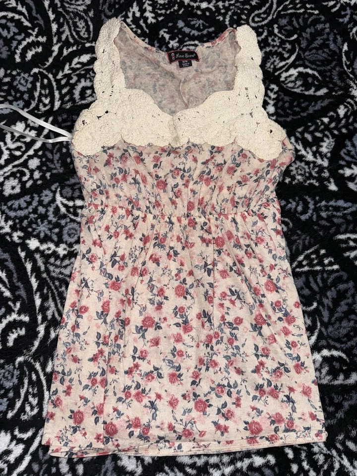 Floral Top Blouse Womens Junior Medium Sleeveless Polyester Love Scene - Image 1 of 4