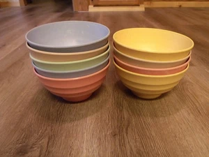 JUEGO DE 9 CUENCOS DE CEREALES DE PLÁSTICO PASTEL COLECCIONABLES 3" DE ALTO 6 1/2" DE DIÁMETRO - Imagen 1 de 2