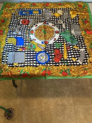 Moschino By Larioseta Como Italy Spaghetti Alla Napoletana - Imagem 1 de 4