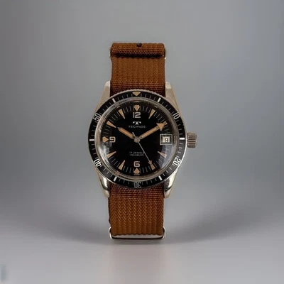 Reloj de buceo Technos Pre-Sky Diver 969-4 años 60 cuerda manual fecha válvula de helio Foto 1 de 4