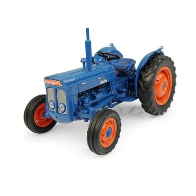 UNIVERSAL HOBBIES,Tractor 1962 - FORDSON super dexta, 1/32, UH6273 - Image 1 of 4
