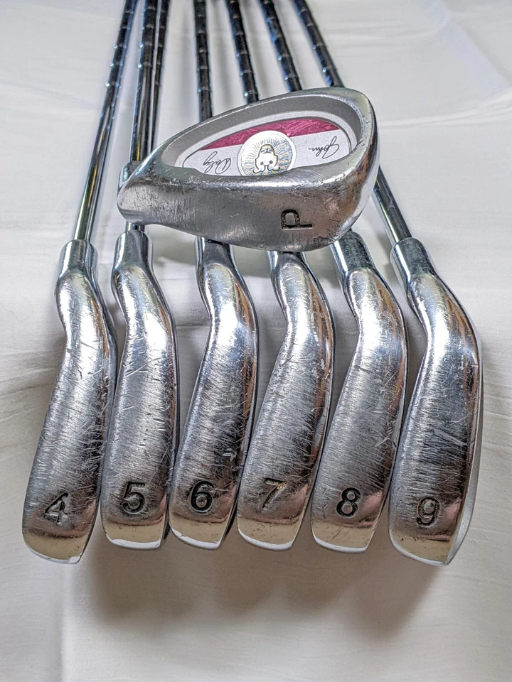 Juego de hierros John Daly TI-Matrix 4,5,6,7,8,9 y PW: eje de acero derecho (necesita empuñaduras nuevas) Foto 1 de 4