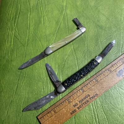 2 Vintage Camillus 4 Line Pre War Streamline Sword Brand  & Ulster Pocket Knife - Image 1 of 4