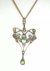 Antiguo collar lavalier de oro amarillo de 9 quilates con 2 peridotos y perlas 5,4 gramos - Imagen 1 de 6