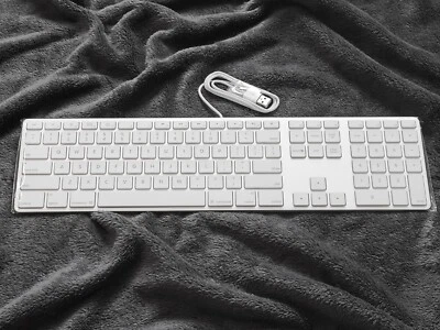 New Apple A1243 Aluminum USB Wired Numeric Keypad 2xUSB port MB110LL/B MB110LL/A - Image 1 of 2
