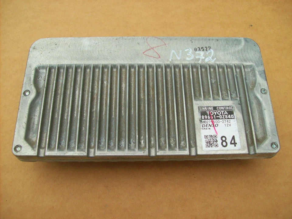 Centralina motore Toyota Auris 1.6 Toyota 89661-0Z840 MB275500-2742 - Immagine 1 di 2