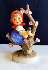 NIB ARTIST SIGNED! APPLE TREE GIRL 141/3/0 TMK7 Hummel Goebel w/COA - Picture 1 of 7