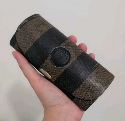 Estojo de óculos listrado marrom Fendi vintage dos anos 1980 feito na Itália - Imagem 1 de 4