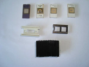 Technik  -  EE-Prom U555-C mit Steckfassungen - Bild 1 von 1