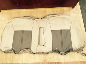 Lincoln Town Car 2005 cubierta de asiento trasera de cuero original de fábrica (cuero dos tonos) - Imagen 1 de 3