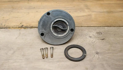 08-16 2008 Yamaha YZF R6 R6R sistema de acción rápida tapa del tanque de gasolina combustible torcido Foto 1 de 4