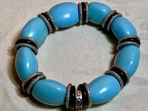Bracciale GIODORO elastico Con Perle Ovali Turchese E Anelli Color Argento Neri  - Foto 1 di 3