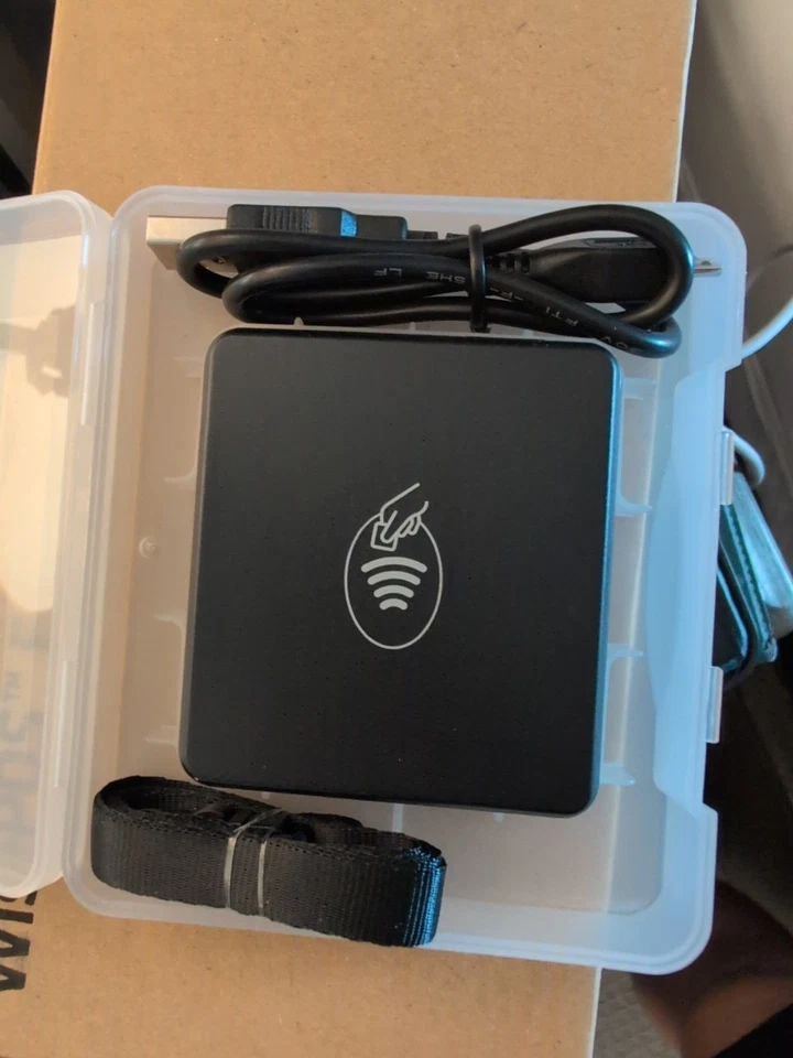 Portable Stripe Bbpos  Chipper Portable Credit Card Reader, wireless - Image 1 of 1