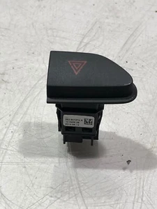 RENAULT CAPTUR 2014 Mk1 HAZARD WARNING LIGHT CONTROL SWITCH 252907372R /2013-19 - Picture 1 of 6