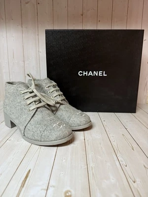 Botines con cordones de tela CHANEL gris claro talla 36/6 Foto 1 de 4