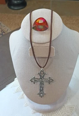 Cruz de Plata con Cordón de Gamuza y Anillo de Plástico Multicolor, OS, Multicolor Foto 1 de 4