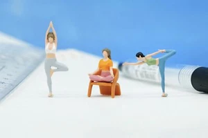 ED 1:64 Painted Figure Model Miniature  Diorama  Yoga Pilate Lady GIrl - Picture 1 of 10