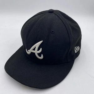 Cappello Atlanta Braves New Era 59Fifty tutto nero nero aderente 7 3/4 pulito morbido - Foto 1 di 13