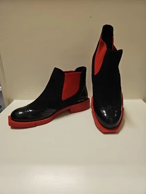 Girotti Chelsea Bota Mujer 8.5 Negra con Acentos Rojos Gamuza y Charol Foto 1 de 4