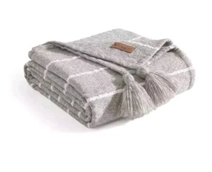 Koolaburra by UGG Hart Boucle Woven Throw with Tassels Silver & KB White 50x70 - Picture 1 of 7