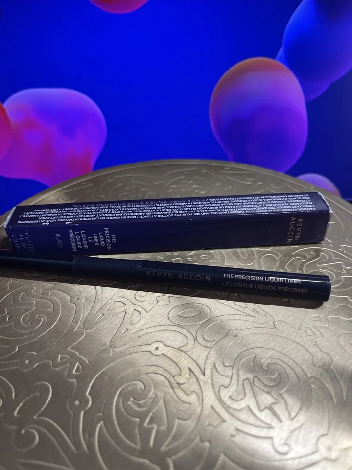 Kevyn Aucoin Cosmetics ~ Delineador de ojos líquido de precisión de tamaño completo ~ Tono negro ~ Nuevo en caja Foto 1 de 1