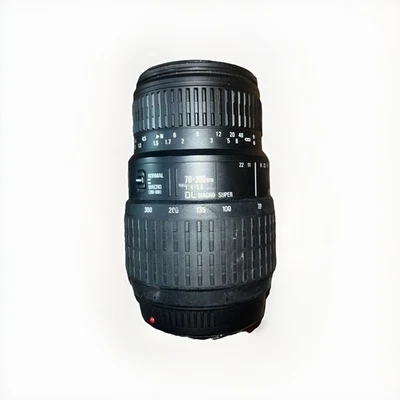 Sigma 70-300mm 1:4-5.6 DL Macro Super  Lens 70mm 300mm + Lens Hood Bundle - Image 1 of 4